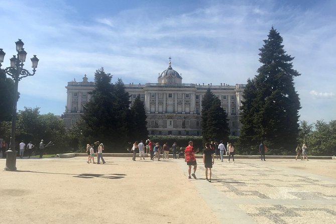 Private Tour of the Royal Palace, Private Guide, Fast Entrance and Pick up at the Hotel. - Knowledgeable and Personalized Guides