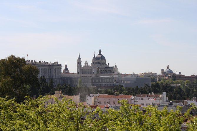 Private Tour of the Royal Palace, Private Guide, Fast Entrance and Pick up at the Hotel. - Fast Entrance and Private Transportation
