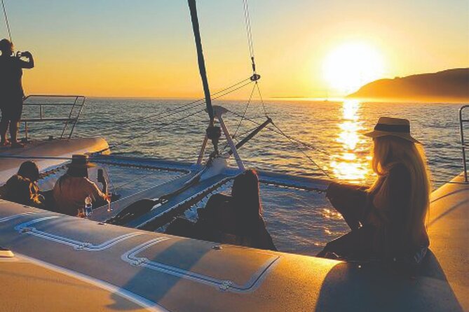 Private Tour on a LUXURY Catamaran (Sunset and Wine Tour) - Catamaran Amenities