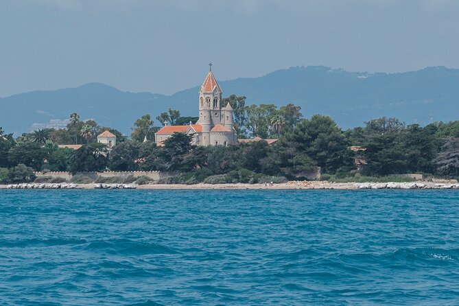 Private Tour on a Sailboat With Apéritif at Sunset on Antibes - Personalized Hospitality
