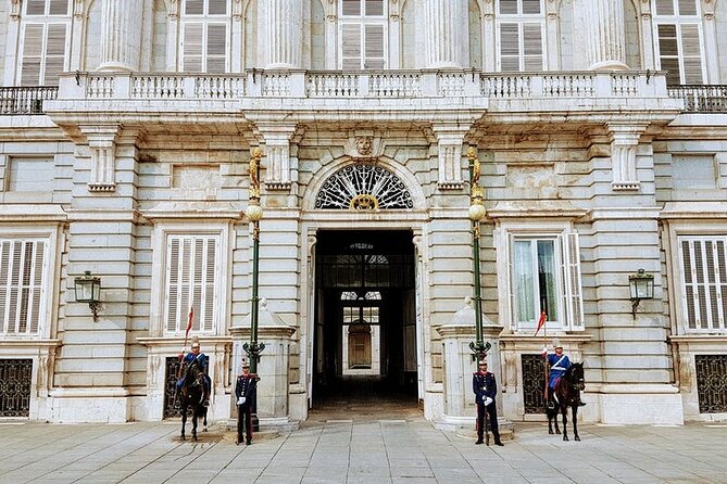 Private Tour: Royal Palace Guided Tour With Skip-The-Line Access - Accessibility
