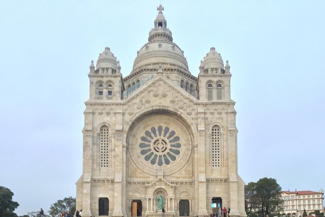 Private Tour Santiago De Compostela & Viana Do Castelo From Porto - Meeting and Pickup