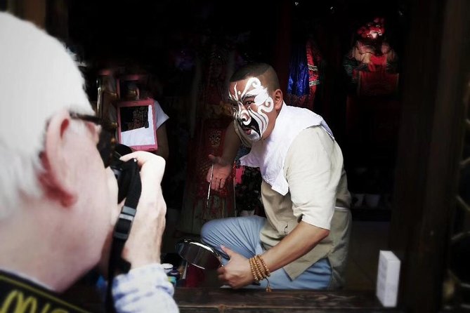 Private Tour: Shichahai, Nanluoguxiang and Peking Opera&dinner - Nanluoguxiang Hutong Exploration