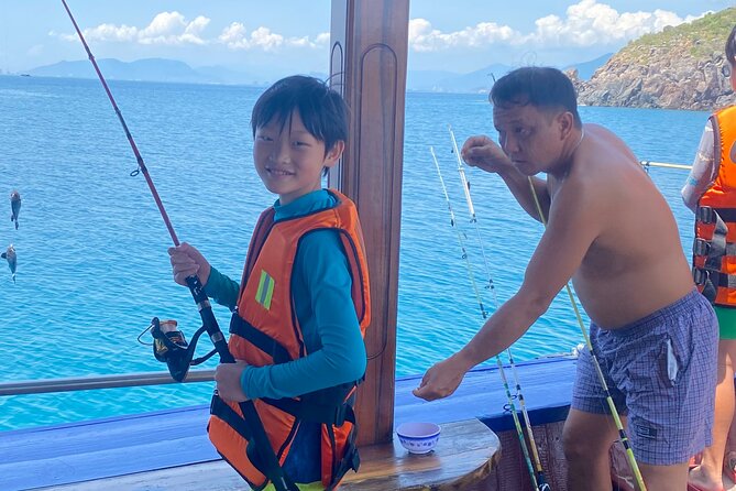 Private Tour Snorkeling & BBQ Onboard In Nha Trang - Alcoholic Beverages and Water Sports