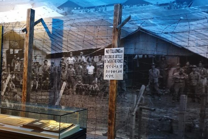 Private Tour: Talk Show With N.K. Defector and Short Hiking - Attractions: Blue House and War Memorial