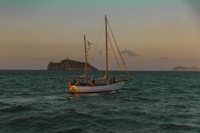 Private Tour Tayrona Park Anna Lezah 12 Person Capacity - Park Closures and Restrictions