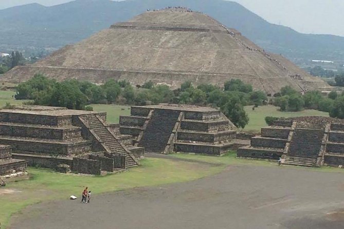 Private Tour: Teotihuacan and Guadalupe Shrine - Visiting the Basilica
