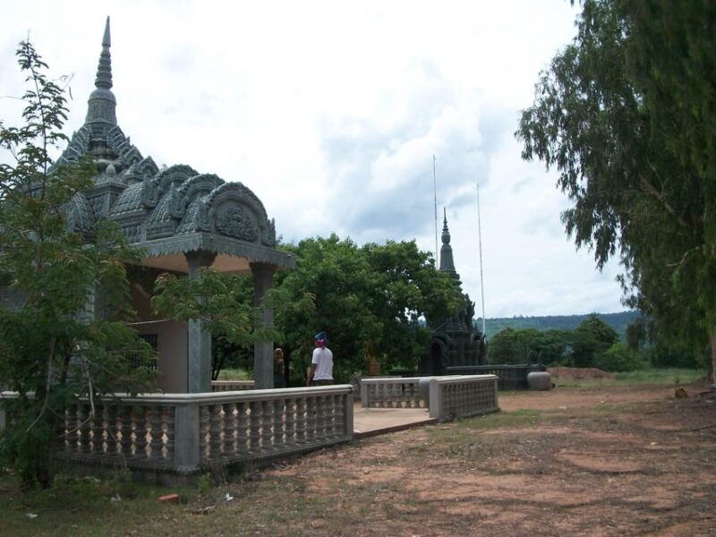 Private Tour to Anlong Veng (Khmer Rouge Stronghold) - Discovering Ta Mok Shrine