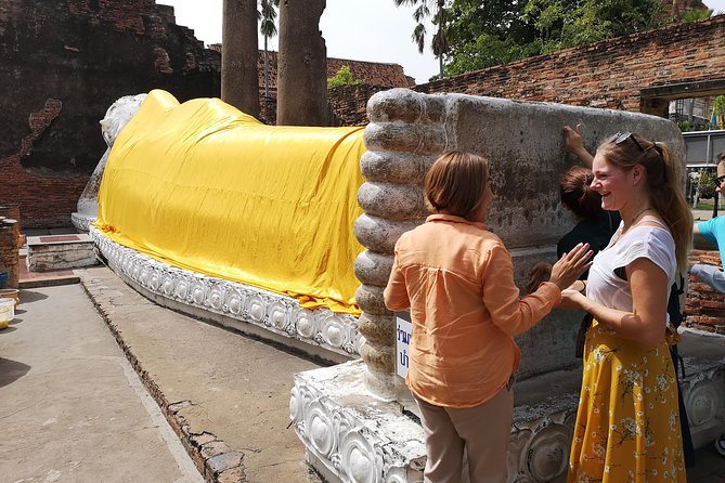Private Tour to Ayutthaya and Lopburi Monkey Temple (From Bangkok) - Exploring Lopburi Monkey Temple