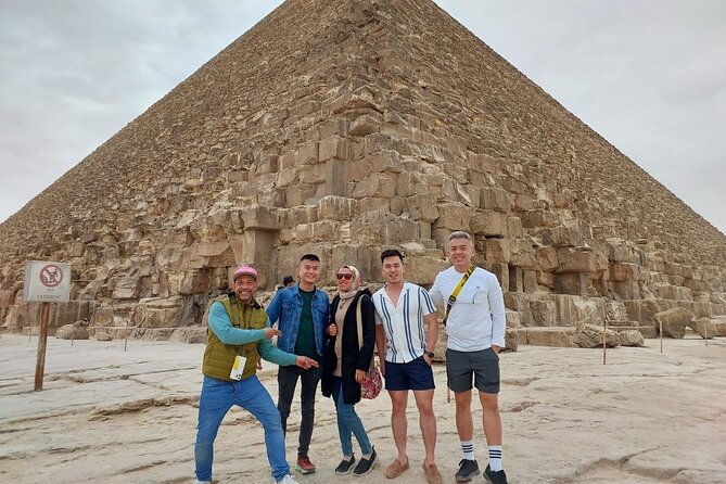Private Tour to Cairo From Hurghada Pyramids & Sphinx & Museum - Visit the Sphinx