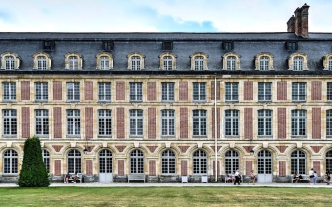 Private Tour to Chateaux of Fontainebleau From Paris - Exploring the Grounds