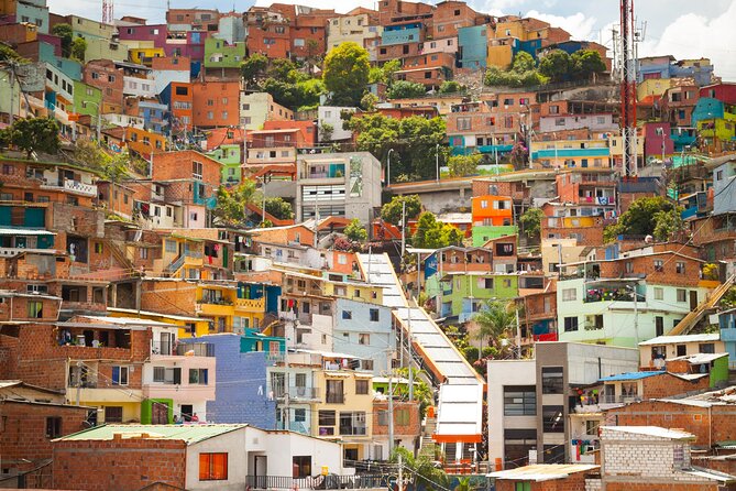 Private Tour to Explore Comuna 13 With Transportation - Key Points
