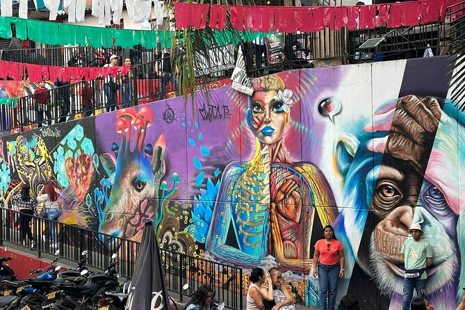 Private Tour to Explore Comuna 13 With Transportation - Meeting and Pickup Details