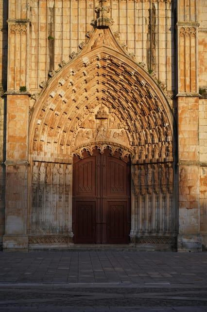 Private Tour to Fatima, Batalha, Nazaré and Óbidos - Experience the Medieval Village