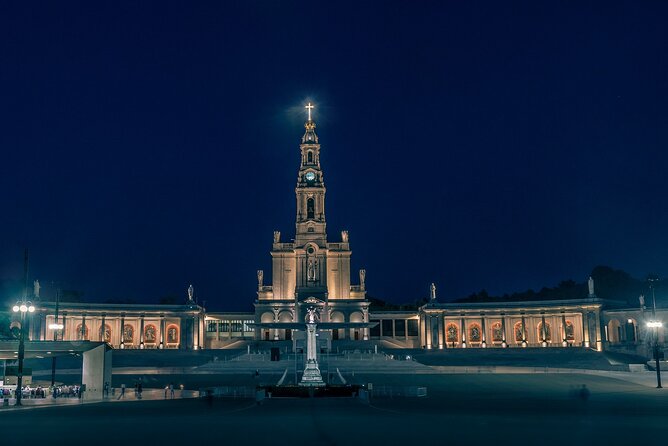 Private Tour to Fatima, Nazaré and Óbidos - Explore Fátimas Sacred Sites