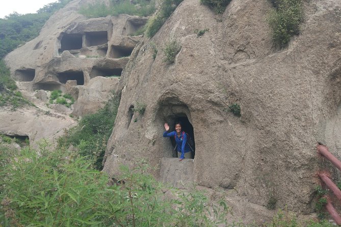 Private Tour to Guyaju Cave Dwellings and Longqing Gorge Ice Lanterns Festival - Local Guide Expertise