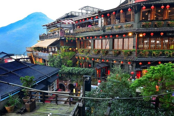 Private Tour to Jiufen, Yehliu Geopark, and Pingxi - Discovering Jiufen