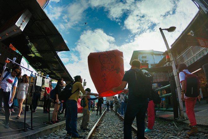 Private Tour to Jiufen, Yehliu Geopark, and Pingxi - About the Tour Operator