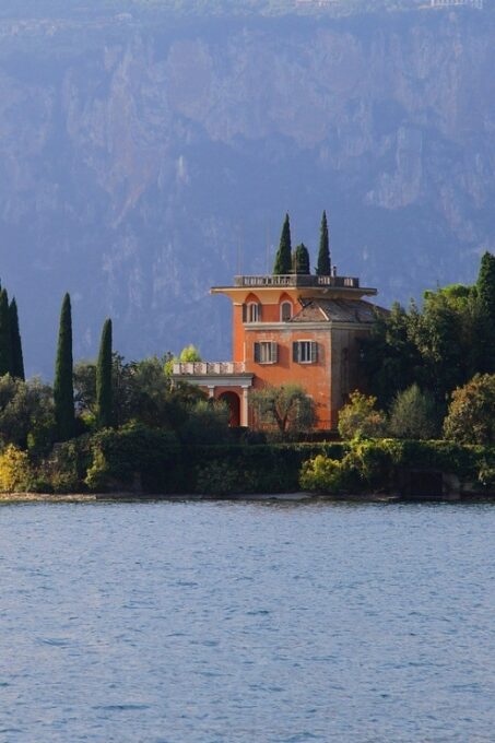 Private Tour to Lago Di Garda and Sirmione - Exploring Sirmiones Historic Wonders