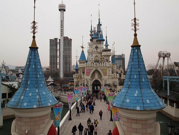 Private Tour to Lotte Tower, Aquarium and Lotte world Theme park - Exploring Seoul’s Lotte Complex: What to Expect
