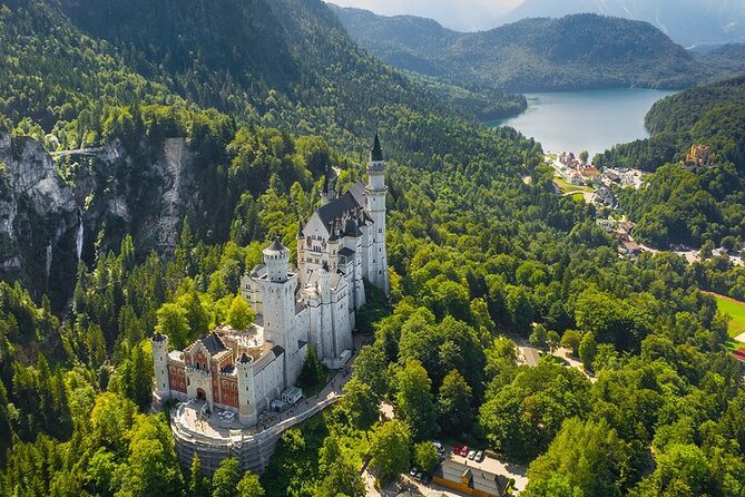 Private Tour to Neuschwanstein Castle Incl. Food and Drinks - Castle Highlights