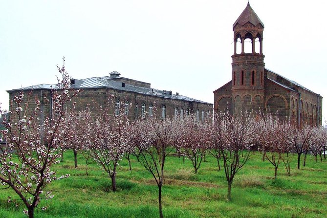 Private Tour to Oshakan, Karmravor, Hovhanavank, Saghmosavank Monasteries - Quick Points