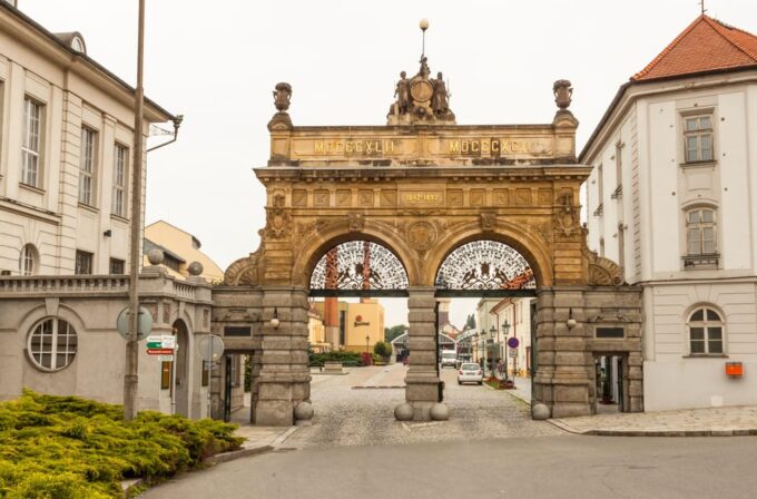 Private Tour to Pilsner Urquell From Prague - Pickup and Transportation