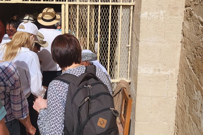 Private Tour to Pyramids of Giza ,Sakkara and Memphis With Lunch. - Accessibility
