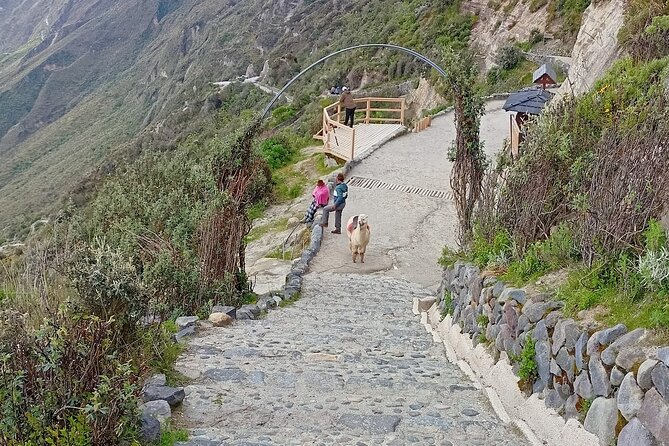 Private Tour to Quilotoa With Kayaking and Hiking - Hiking Around Quilotoa