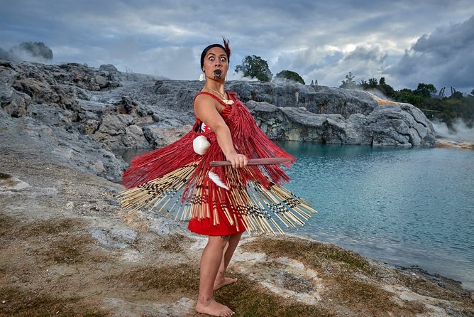Private Tour to Te Puia, Hangi Buffet Lunch &Cultural Performance - Interactive Weaving Experience and Traditional Hangi Lunch