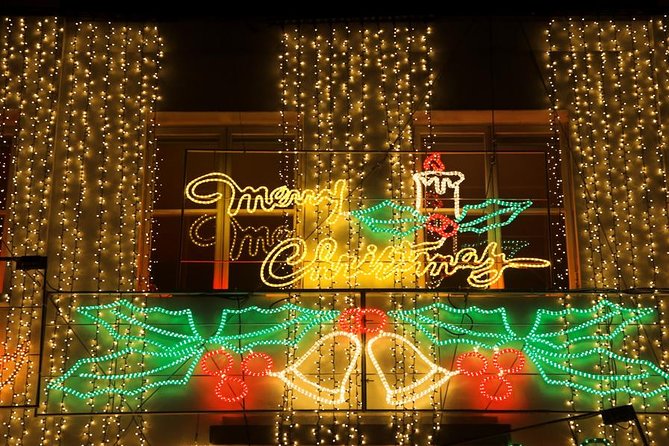Private Tour: Traditional Black Cab Tour of London's Christmas Lights - Upmarket Neighborhood Displays