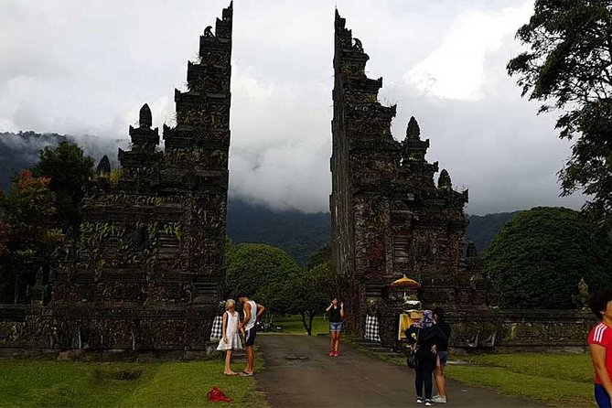 Private Tour: Ulun Danu Temple-Handara Gate-Wana Giri Hill&Tanah Lot Sunset - Ulun Danu Beratan Temple