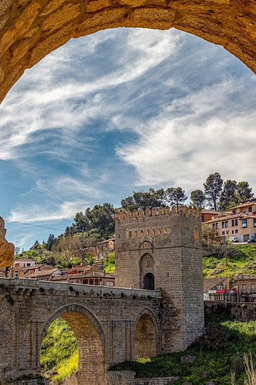 Private Tour With Official Guide - Key Points