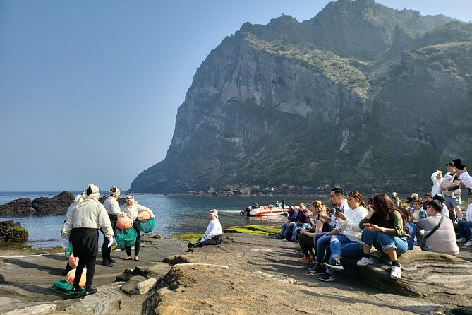 Private Tour Woman Diver Performance & Stone Park in Jeju Island - Natural Features and Significance