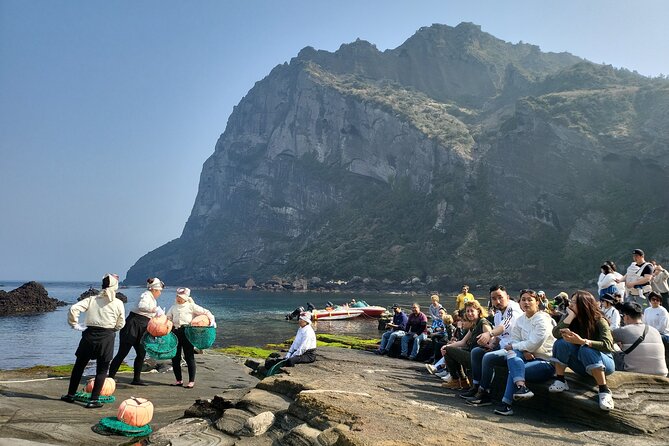 Private Tour Woman Diver Performance & Stone Park in Jeju Island - Maximizing Your Experience