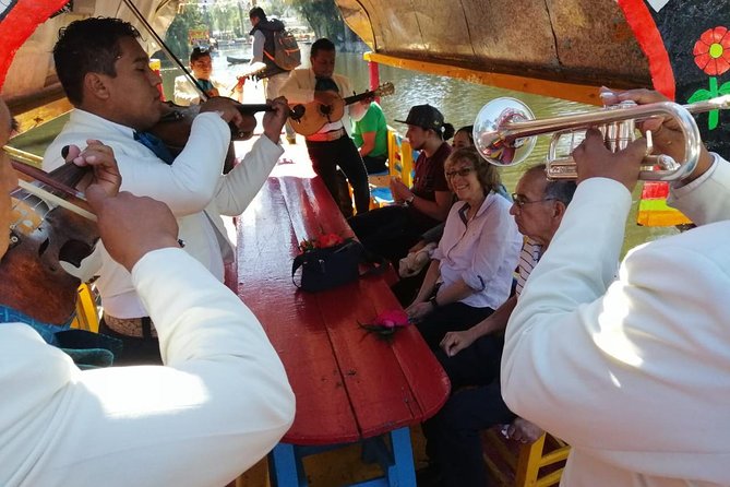 Private Tour: Xochimilco, Coyoacan and Frida Kahlo Museum in Mexico City - Exploring Xochimilco