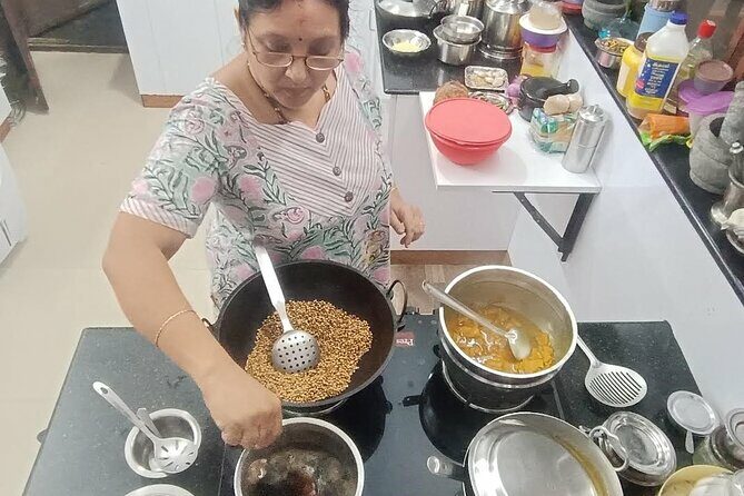 Private Traditional Home Cooking Class in Kochi with Archana - Key Points