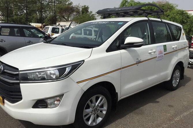 Private Transfer: Agra Hotel to Delhi International Airport - Pickup and Drop-off