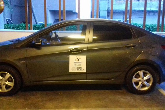 Private Transfer : Airport to Colombo City Hotels - Vehicle Details