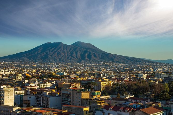 Private Transfer - Amalfi to Naples With 2h of Sightseeing: Vesuvius or Pompeii - Key Points