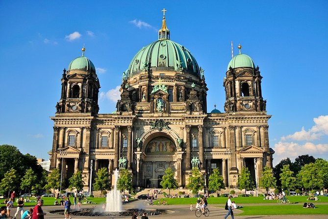 Private Transfer: Berlin to Brandenburg Airport BER in Luxury Car - Experience and Comfort