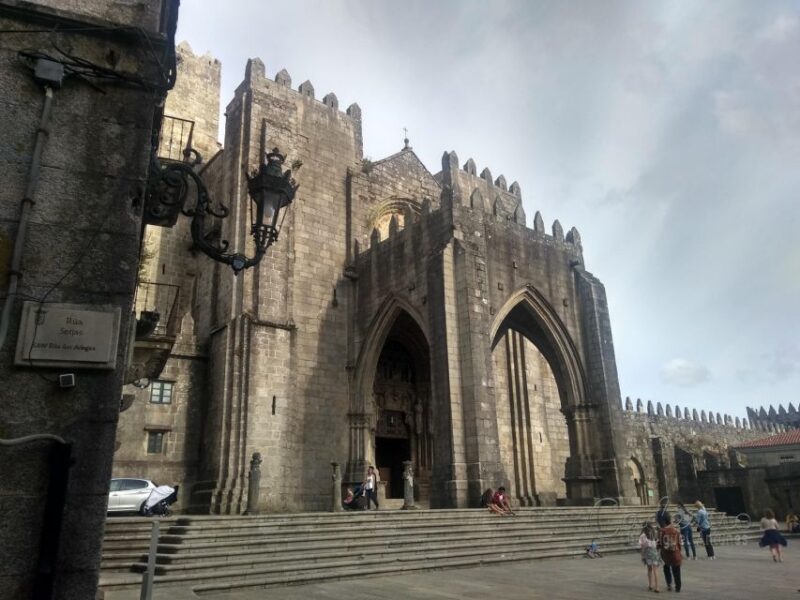 Private Transfer Between Porto and Santiago Compostela - Optional Stops