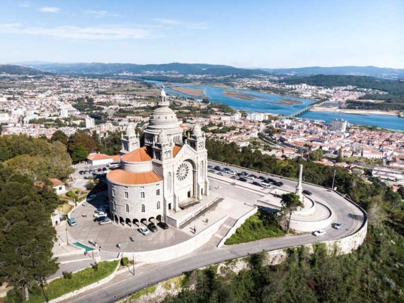 Private Transfer Between Porto and Santiago Compostela - Vehicle Specifications