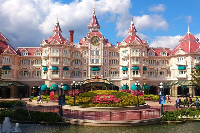 Private Transfer: Disneyland Park or Hotel to Paris by Luxury Van - Accommodating Up to Five Travelers