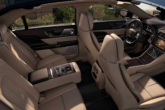 Private Transfer Downtown Fort Worth to Fort Worth Airport DFW Luxury Vehicle - Luggage and Capacity