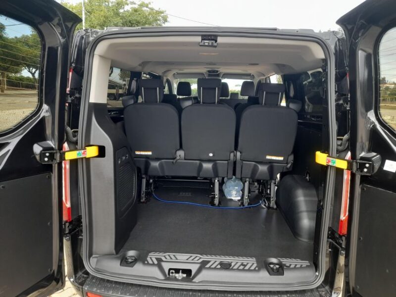 Private Transfer From Albufeira To Faro Airport By Minibus - Vehicle and Amenities