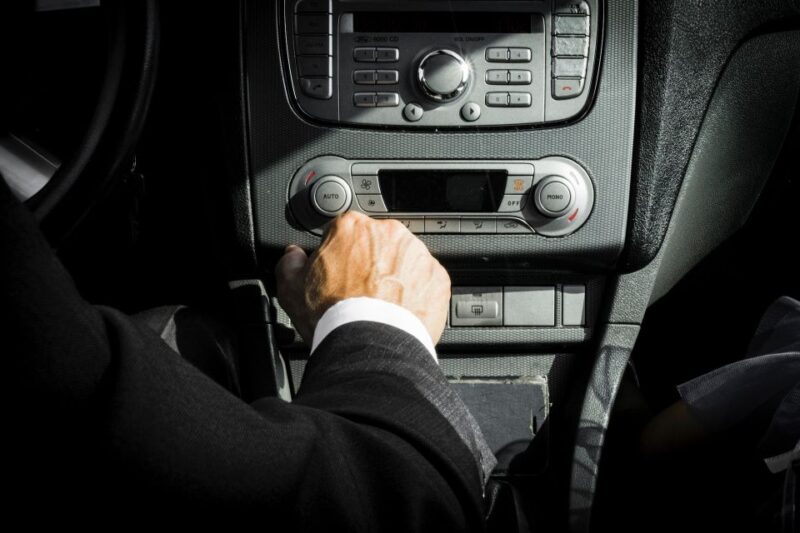 Private Transfer From Alghero Airport to Stintino - Booking Process