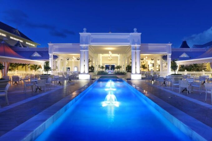 Private Transfer From Bahia Principe Fantasia to SDQ - Safety and Accessibility