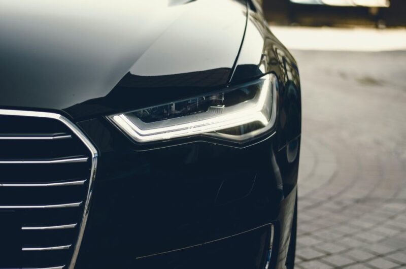 Private Transfer From Barcelona Airport to Barcelona (Vip) - Luxury Vehicle Features