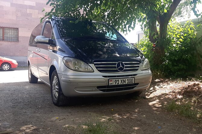 Private Transfer From Georgia to Armenia With Tour - Transportation and Amenities